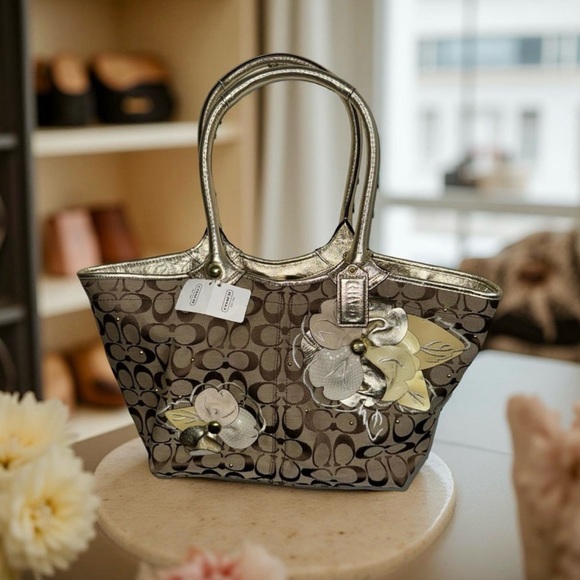 Coach Signature Bleecker Limited Edition Floral Purse - Picture 1 of 7